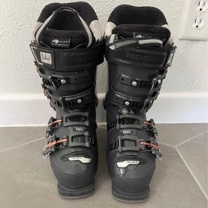 Technica Mach 1 MVW woman’s ski boot